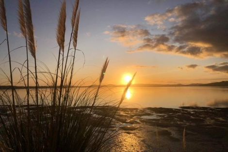 Photo of property in 42 Karoro Road, One Tree Point, 0118