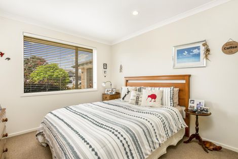 Photo of property in 14 Stranraer Crescent, Wattle Downs, Auckland, 2103