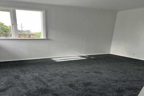Photo of property in 2 Springside Place, New Lynn, Auckland, 0600