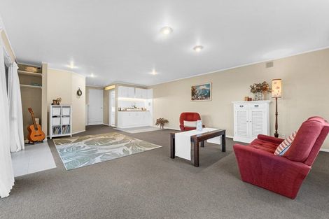Photo of property in 1/46 Westpark Drive, West Harbour, Auckland, 0618