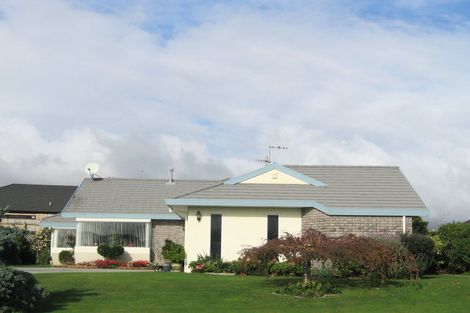 Photo of property in 86 Cedar Drive, Paraparaumu Beach, Paraparaumu, 5032