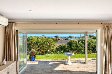 Photo of property in 153 Cornfoot Street, Castlecliff, Whanganui, 4501