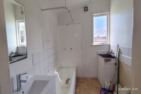 Photo of property in 24 Ireland Road, Mount Wellington, Auckland, 1060
