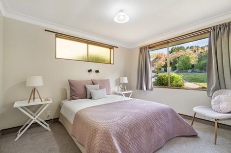 Photo of property in 18 Honeystone Street, Helensburgh, Dunedin, 9010