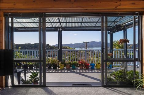 Photo of property in 33 Cable Bay Block Road, Cable Bay, 0420