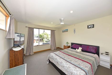 Photo of property in 11 Copperfield Close, Parklands, Christchurch, 8083