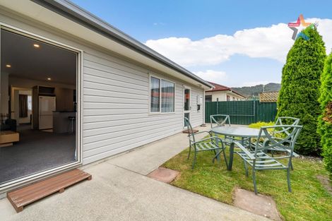 Photo of property in 32 Woodland Mews, Wainuiomata, Lower Hutt, 5014