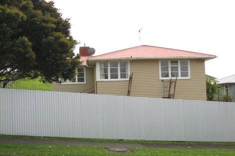 Photo of property in 17 Banks Street, Marfell, New Plymouth, 4310