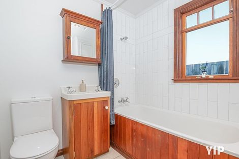 Photo of property in 20a Chapman Street, Newlands, Wellington, 6037