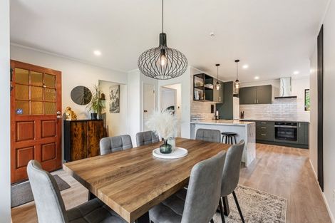 Photo of property in 37 Centreway Road, Orewa, 0931