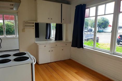 Photo of property in 80 Shakespeare Road, Bluff Hill, Napier, 4110