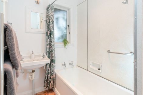 Photo of property in 22 Whaui Street, Vogeltown, Wellington, 6021