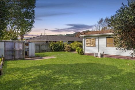 Photo of property in 22 Atarau Grove, Paraparaumu, 5032