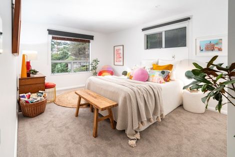 Photo of property in 21 Kopiko Way, Brooklyn, Wellington, 6021