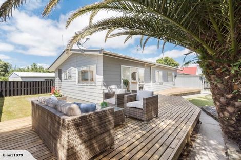 Photo of property in 2/10 Glennandrew Drive, Half Moon Bay, Auckland, 2012
