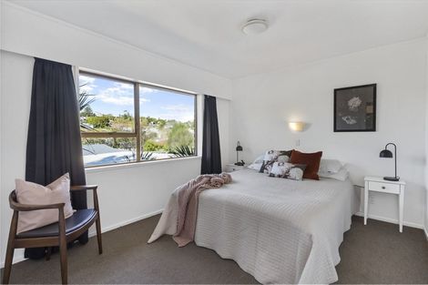 Photo of property in 2/25 Mannering Place, Hillcrest, Auckland, 0627