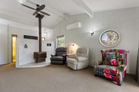 Photo of property in 120 Racecourse Road, Waiuku, 2123