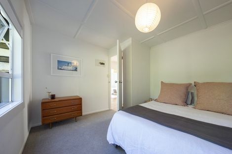 Photo of property in 98 Seaview Road, Piha, New Lynn, 0772