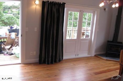 Photo of property in 30 Sutherland Crescent, Melrose, Wellington, 6023