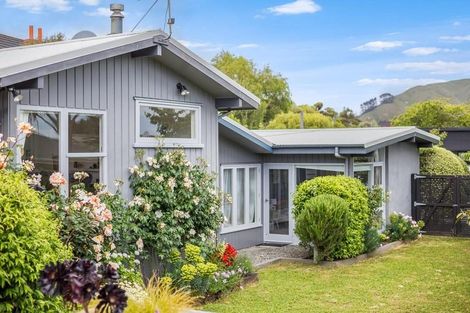 Photo of property in 15 Tawa Street, Waikanae, 5036