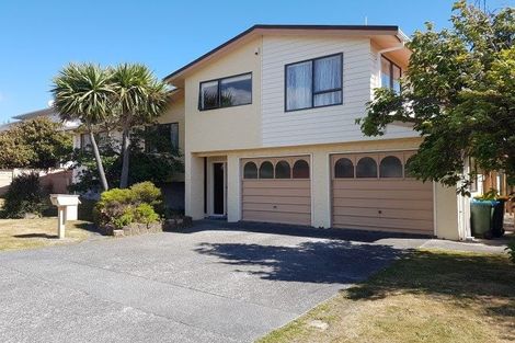 Photo of property in 3 Langwell Place, Papakowhai, Porirua, 5024