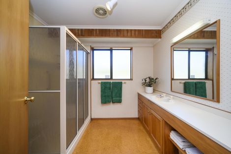 Photo of property in 16 Durham Crescent, Palmerston North, 4414