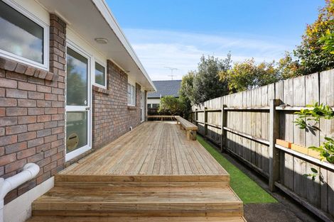 Photo of property in 1/242 Botany Road, Golflands, Auckland, 2013