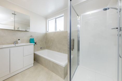 Photo of property in 35 Gossamer Drive, Pakuranga Heights, Auckland, 2010