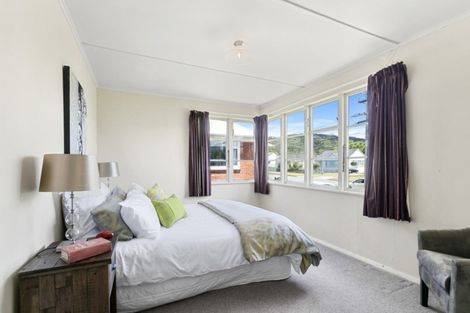 Photo of property in 196 Waddington Drive, Naenae, Lower Hutt, 5011
