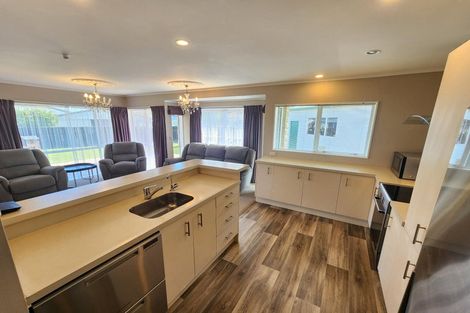 Photo of property in 24 Willowstream Grove, Cloverlea, Palmerston North, 4412