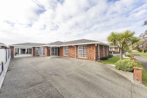 Photo of property in 6 Grange Place, Milson, Palmerston North, 4414