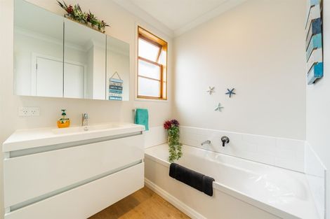 Photo of property in 15 Ararino Street, Trentham, Upper Hutt, 5018