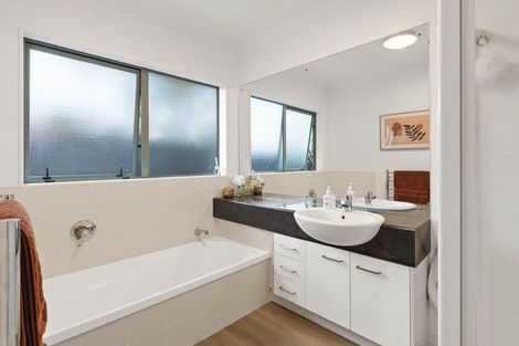 Photo of property in 11 Checkerberry Court, Henderson, Auckland, 0612