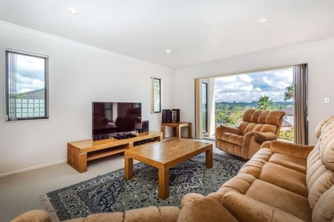 Photo of property in 52 Scarlet Oak Drive, Schnapper Rock, Auckland, 0632