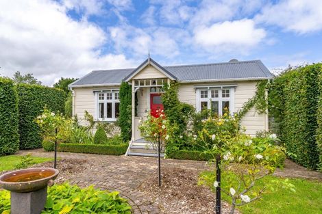 Photo of property in 120 Regent Street, Martinborough, 5711