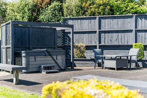 Photo of property in 21 Joseph Banks Drive, Whitby, Porirua, 5024