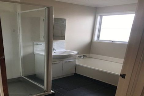 Photo of property in 7 Devonshire Road, Unsworth Heights, Auckland, 0632