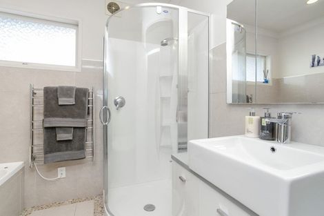 Photo of property in 104 Aberdeen Road, Campbells Bay, Auckland, 0620