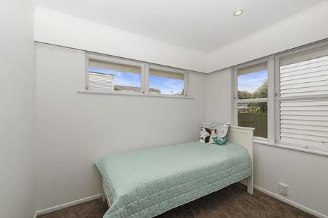 Photo of property in 28 Tiroroa Avenue, Te Atatu South, Auckland, 0610