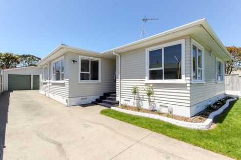 Photo of property in 247 Mangorei Road, Merrilands, New Plymouth, 4312