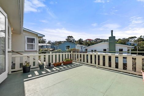 Photo of property in 4 Cotswold Crescent, Newlands, Wellington, 6037