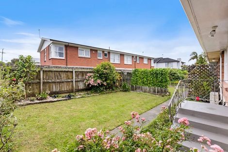 Photo of property in 2/34 Pupuke Road, Takapuna, Auckland, 0622