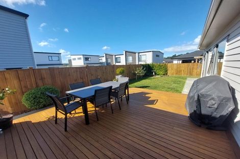 Photo of property in 3 Tarras Road, Kumeu, 0810