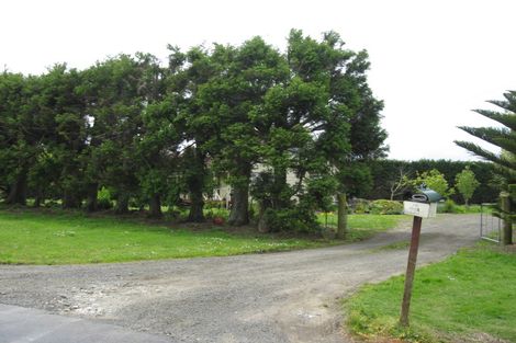 Photo of property in 75 Motu Road, Kumeu, 0891