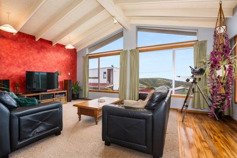 Photo of property in 22c Kahu Road, Paremata, Porirua, 5024