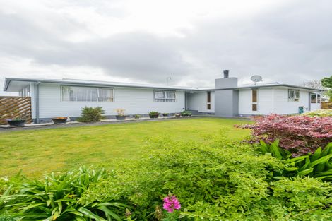 Photo of property in 10 Forbes Place, Kelvin Grove, Palmerston North, 4414