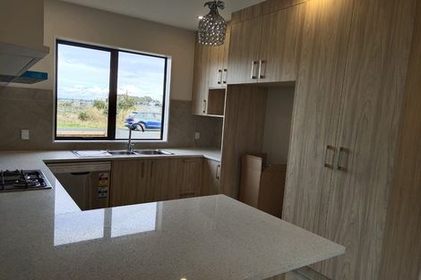 Photo of property in 1 Castlepoint Avenue, Takanini, 2110