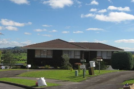 Photo of property in 25 Gwenand Place, Botany Downs, Auckland, 2010