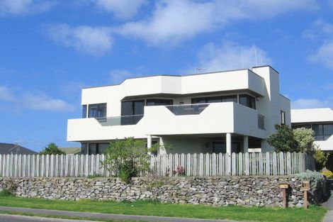 Photo of property in 9a Sunbrae Grove, Mount Maunganui, 3116