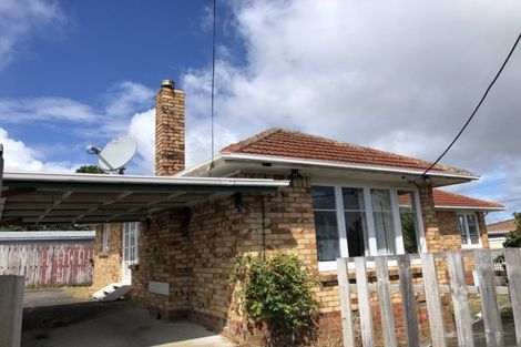 Photo of property in 1 Keru Place, Te Atatu South, Auckland, 0610